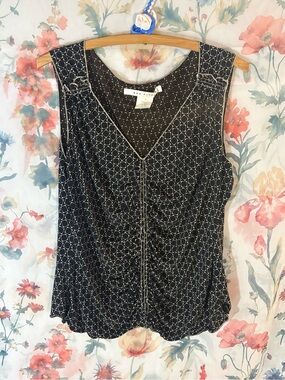 Vintage Max Studio Black Geometric Sleeveless V-Neck Top